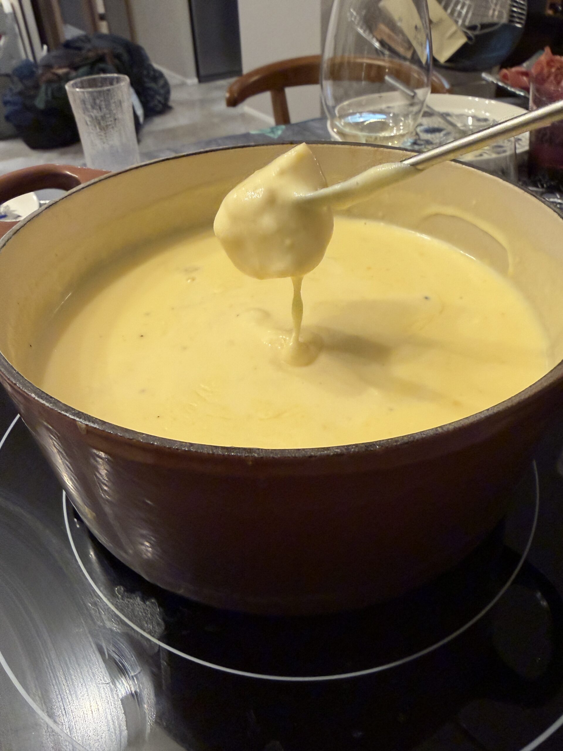 スキー帰りの夜はチーズフォンデュ